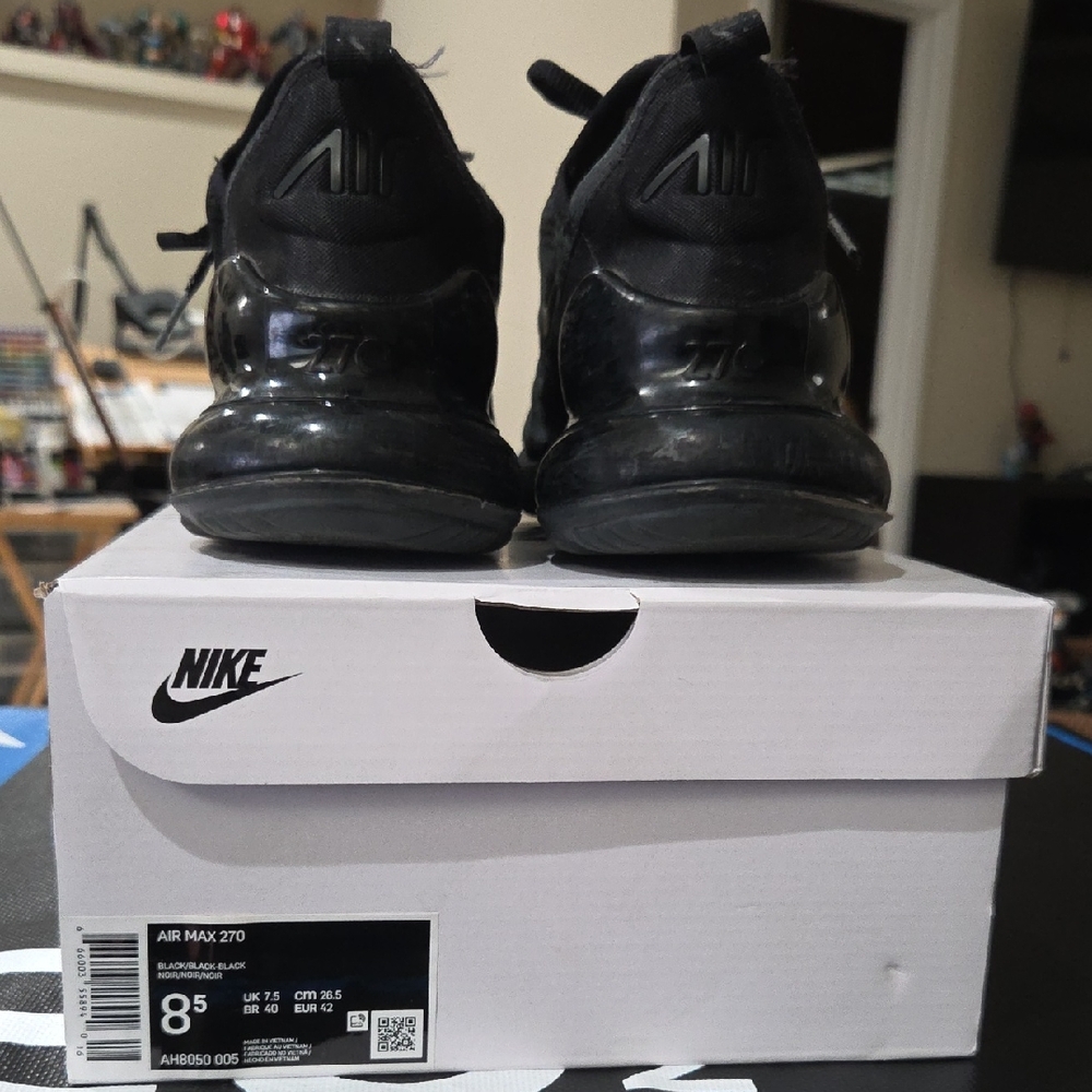 Nike Air Max 270 Triple Black Sneakers